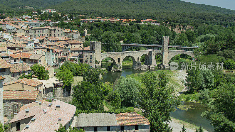 石桥进入Besalú -空中